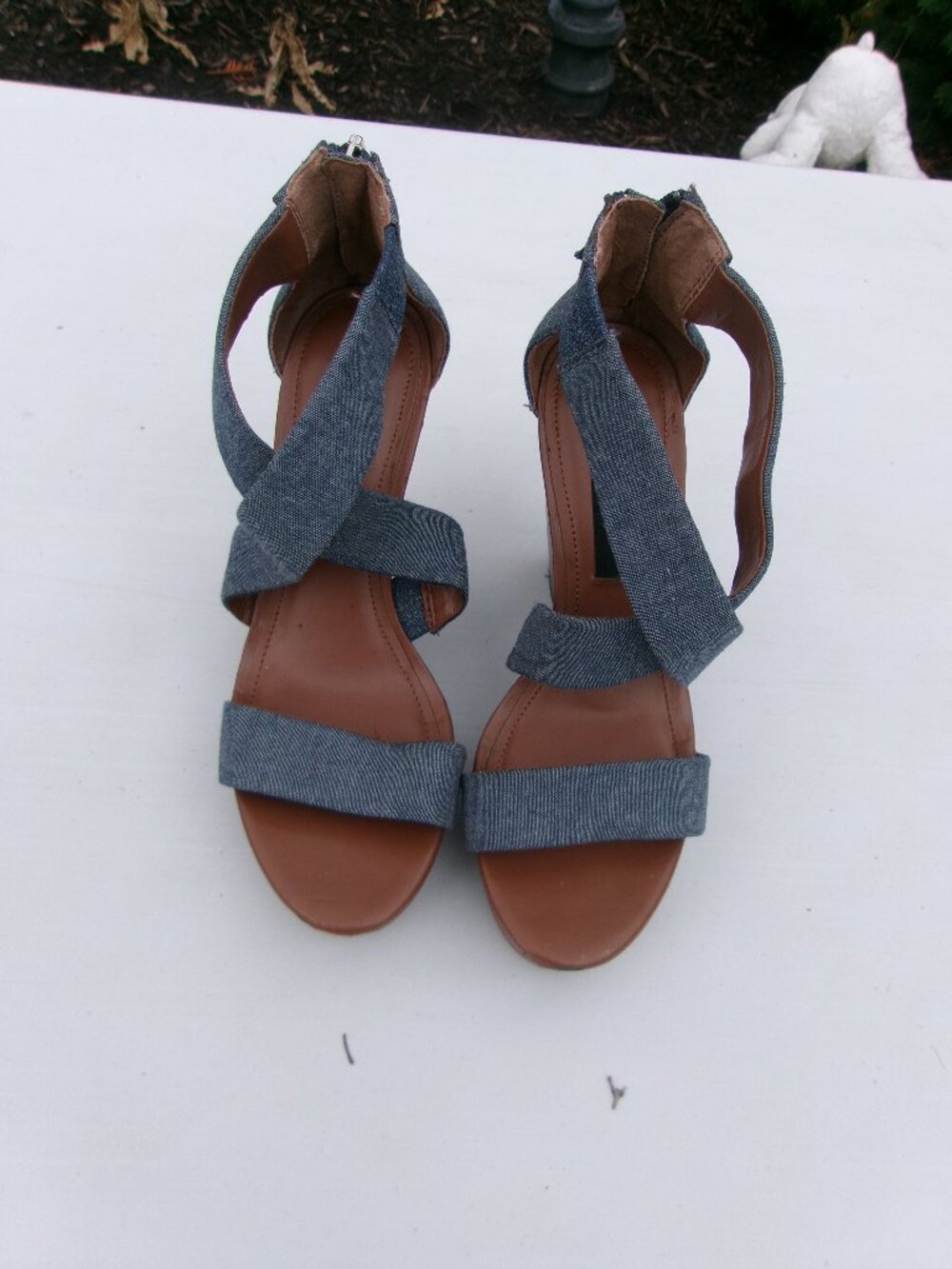 WHITE HOUSE BLACK MARKET DENIM WEDGE SANDALS 5.5